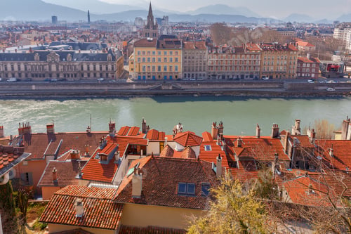 Preview: Grenoble. The City Embankment.