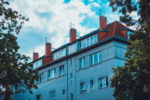 Aperçu: Apartment Building At East Berlin In The Summer