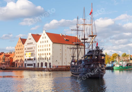 Preview: Pleasure Craft And Colorful Facades Of The Houses On The Central Waterfront In Gdansk.