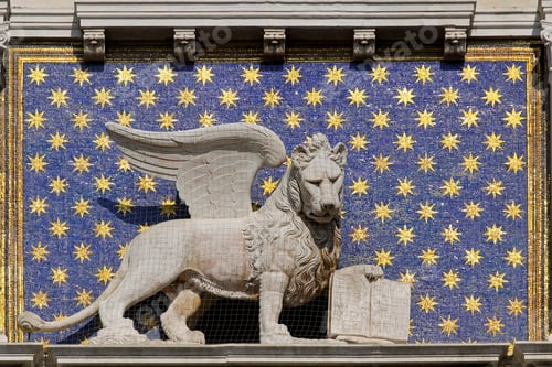 Preview: Venetian Lion With Wings Hold Open Book