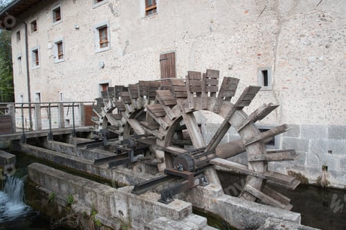 Preview: Reflections In The Old Mill