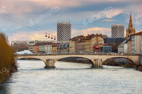 Preview: Grenoble. The City Embankment.