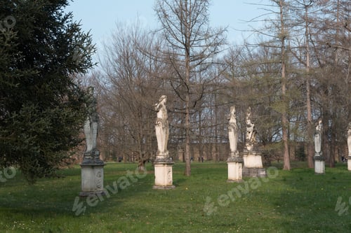 Preview: Walk In The Gardens Of The King -Passariano