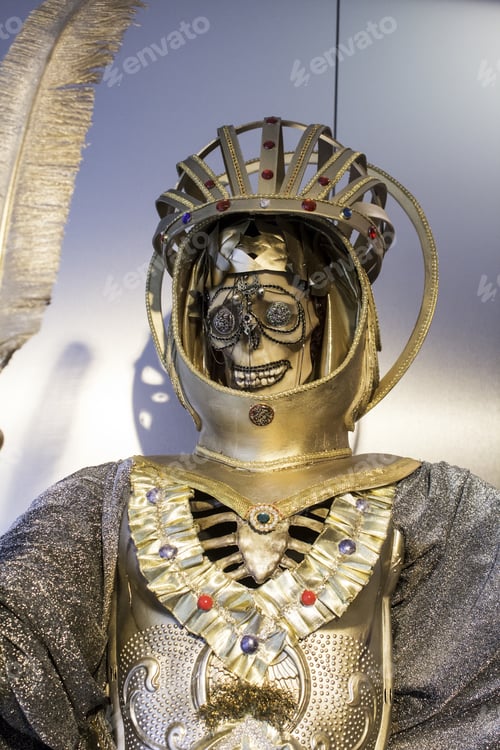 Preview: Skeleton With Jewels, Traditions Of The Dead, Burial And History