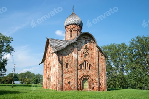 Preview: View Of The Medieval Orthodox Church Of Peter And Paul In Kozhevniki A Sunny Day In July. Veliky