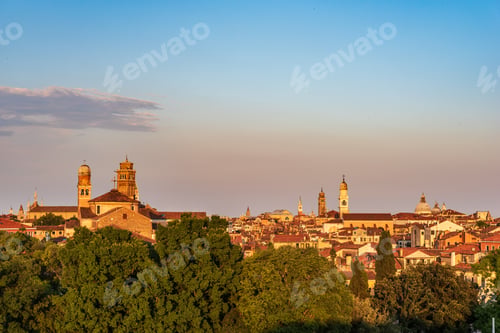 Preview: Venice And Its Magic