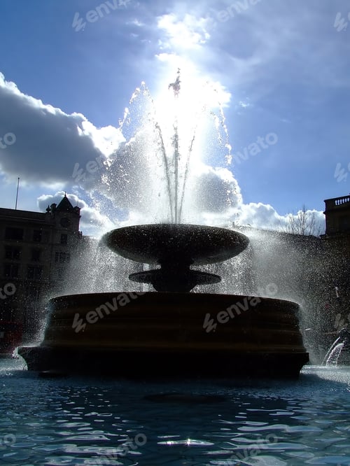 Preview: Fountain In A Central London Showered In Sun