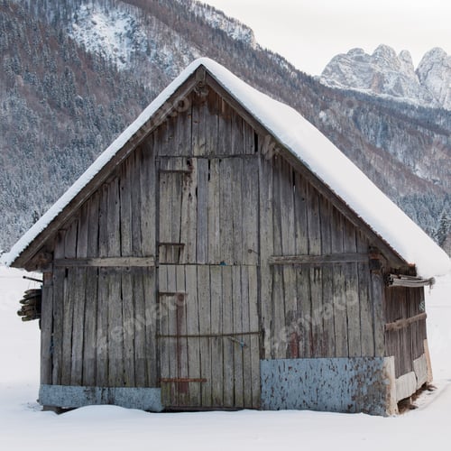 Preview: Mountain Cottage In The Snow