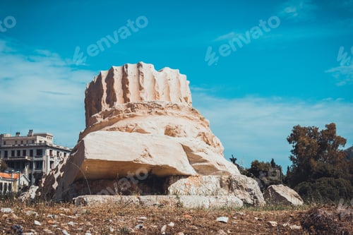 Preview: Architectural Close Up Of Ruins Of Pillar In Archaeological Area On Sunny Day In Athens, Greece