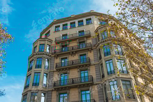Preview: Beautiful And Very Expensiv Apartment Building At Barcelona With Autumn Trees In The Foreground