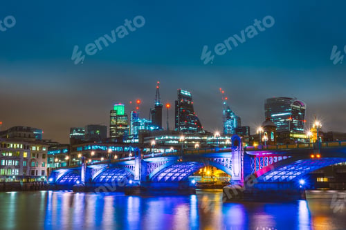 Preview: Beautiful Thames River At Night With Finance District In The Background