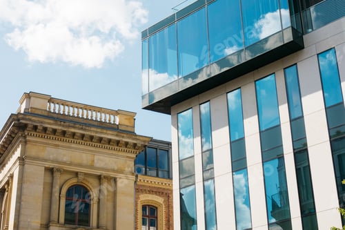 Preview: Old And New Architecture With Glass Facade