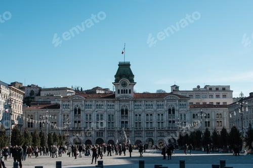 Preview: Stroll Along The Banks And Squares Of Trieste