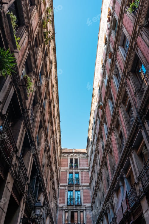 Preview: Historical And Very Luxury Houses At Barcelona