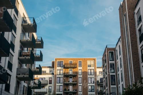 Preview: Big Apartment Complex With Modern Facade And Copy Space In The Middle
