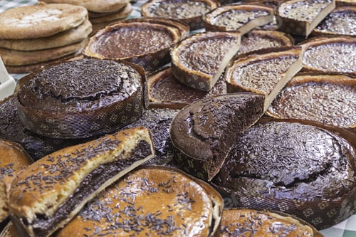 Preview: Chocolate Sponge Cake Filled With Pastry