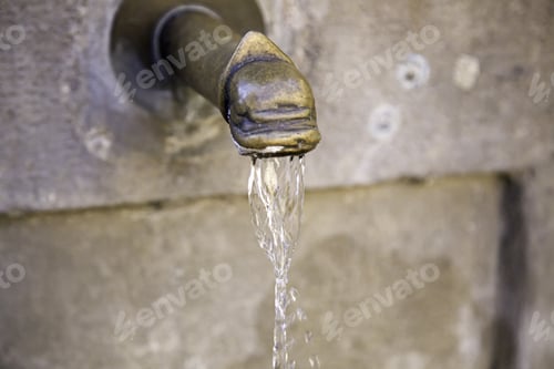 Preview: Spout With Water, Cool Down And Drink