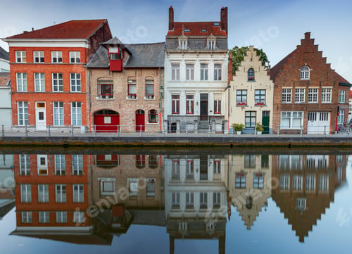 Preview: View Of The Spiegel Rey Canal And Facades Of Old Medieval Houses At Dawn. Brugge. Belgium.
