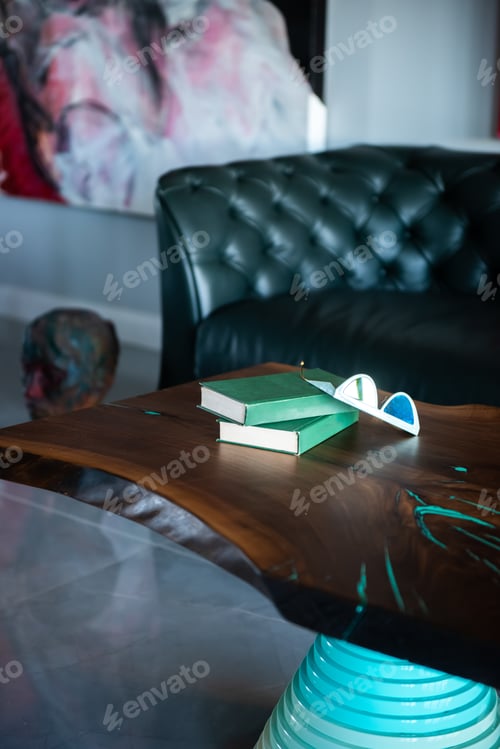 Visualização: Livros em um apartamento de artistas modernos