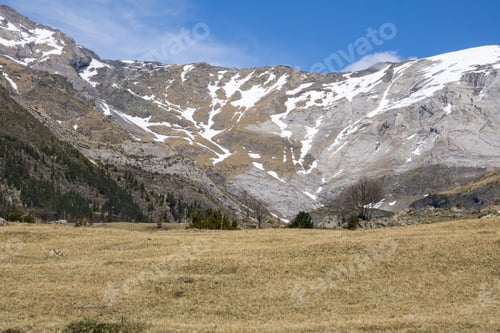Preview: Climbing La Larri Llanos Pineta Glacial Cirque Huesca Aragon Spain