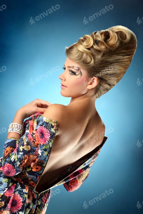 Preview: Beautiful Young Woman.Fashion Makeove, Groomed Skin. Good Hairstyle