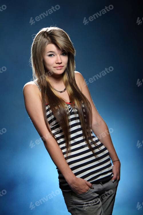 Visualização: Active, Beautiful Girl In The Studio Shooting