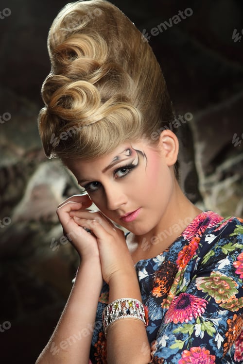 Preview: Beautiful Young Woman.Fashion Makeove, Groomed Skin. Good Hairstyle