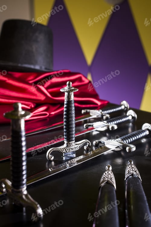 Preview: Daggers Illusionist-Magician, Red Robe And Hat