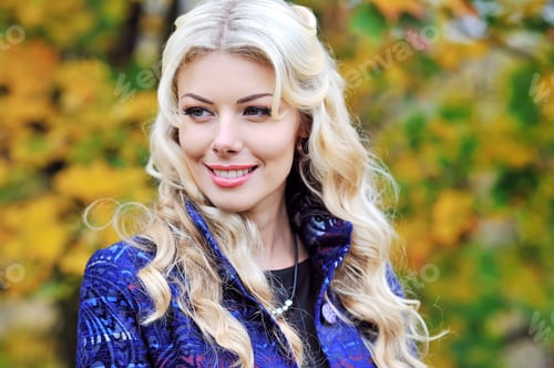Preview: Beautiful Elegant Smiling Woman Standing In A Park In Autumn