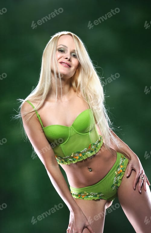 Preview: Active, Beautiful Girl In The Studio Shooting