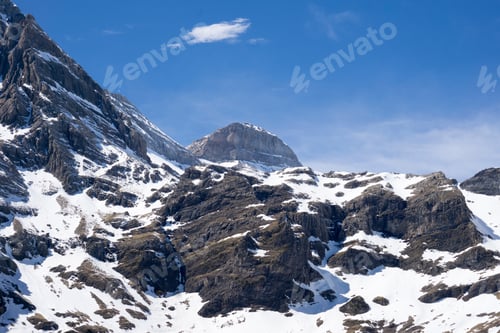 Preview: Climbing La Larri Llanos Pineta Glacial Cirque Huesca Aragon Spain