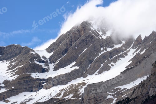 Preview: Climbing La Larri Llanos Pineta Glacial Cirque Huesca Aragon Spain
