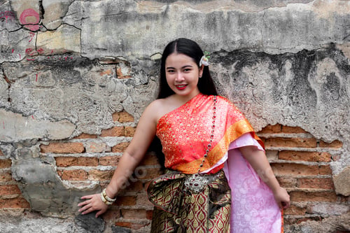Preview: Pretty Thai Women In The Northern Thailand Traditional Dress With Colourful Robe (The Robe Print