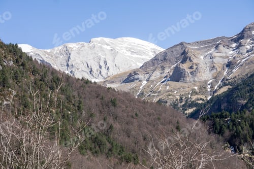 Preview: Climbing La Larri Llanos Pineta Glacial Cirque Huesca Aragon Spain