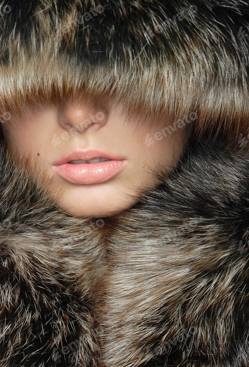 Preview: Beautiful Lips Wrapped In A Warm Fur