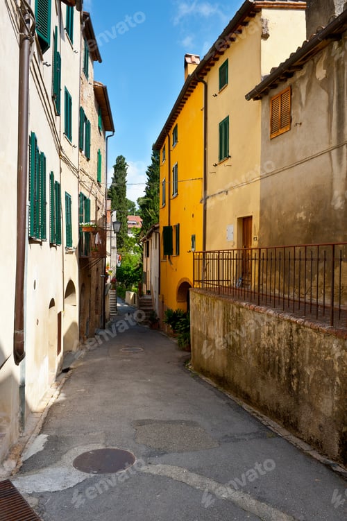 Preview: Narrow Alley With Old Buildings In The Chianti Region