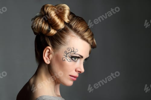 Preview: Beautiful Young Woman.Fashion Makeover, Groomed Skin. Good Hairstyle