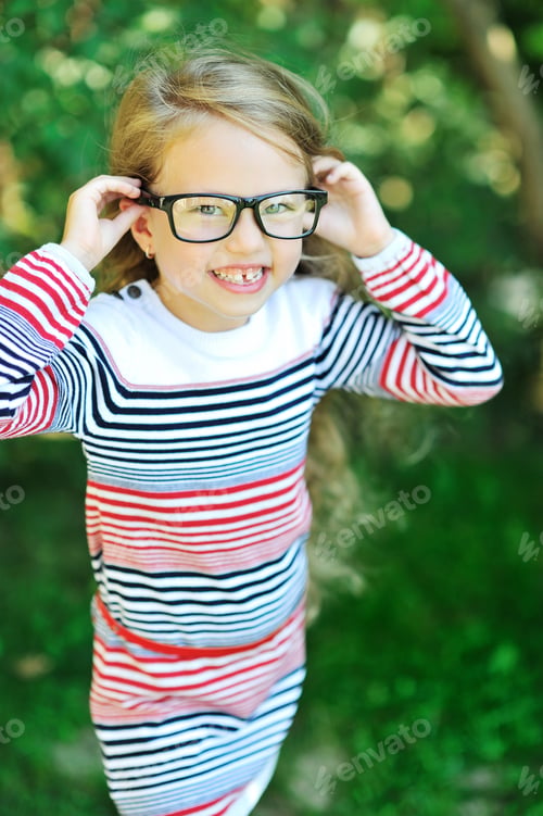 Preview: Attractive Sweet Little Girl Wearing Glasses - Outdoor Portrait