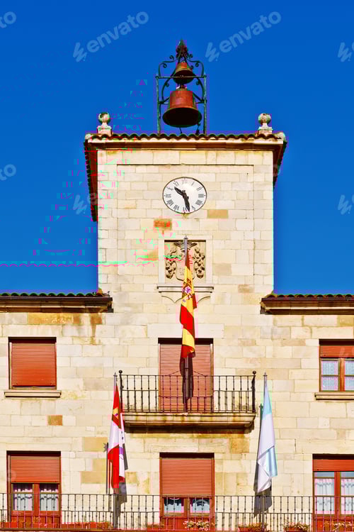 Vista previa: Ayuntamiento en la pequeña ciudad española