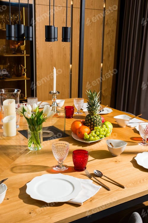 Preview: Served Table With Shades