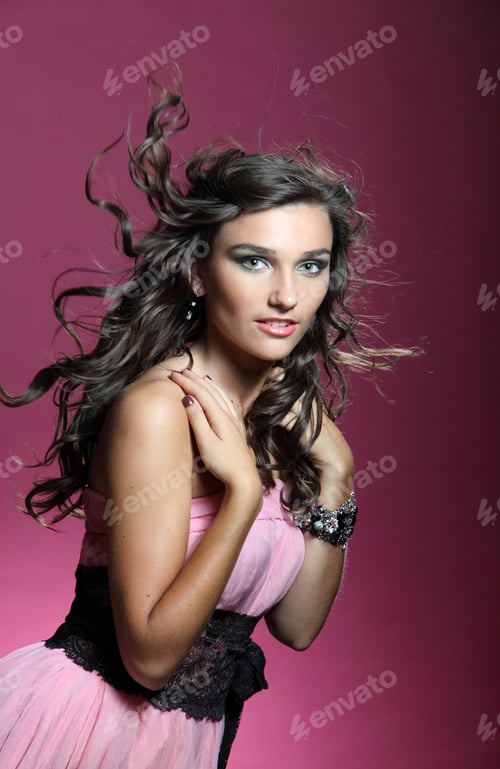 Preview: Active, Beautiful Girl In The Studio Shooting