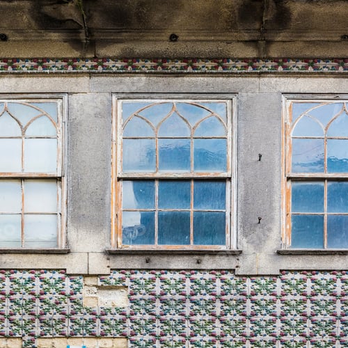 Preview: Traditional Portuguese Facade Sometimes Decorated With Ceramic Tiles Of Azulejo In The Historical