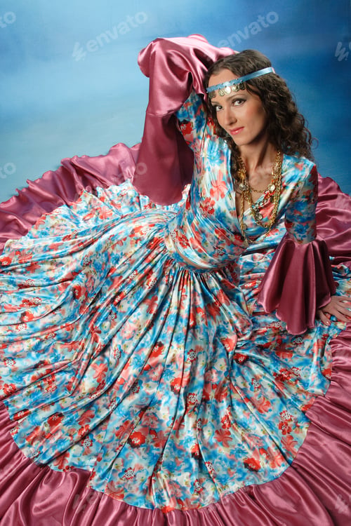 Preview: Arabic Dance Performed By A Beautiful Brunette