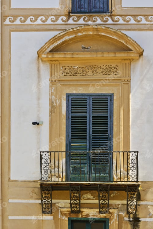 Preview: Architectural Detail of an Italian Building's Balcony