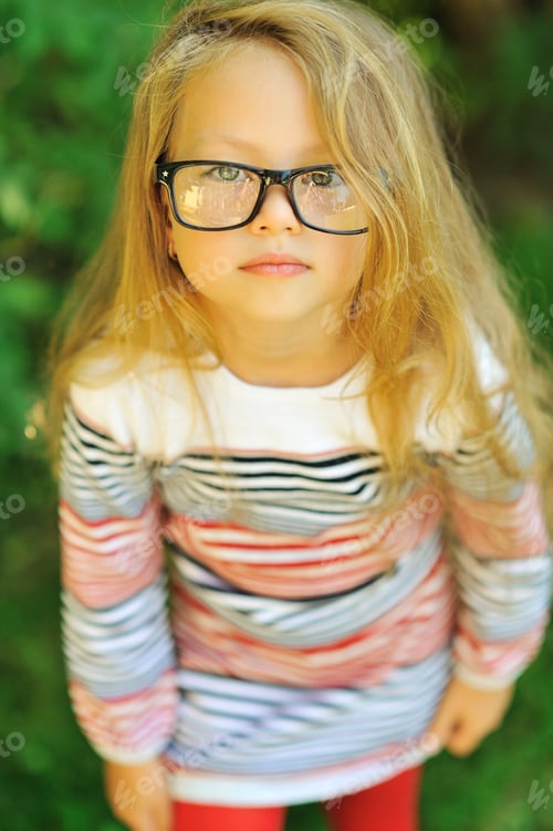 Preview: Sweet Little Girl Wearing Glasses - Outdoor
