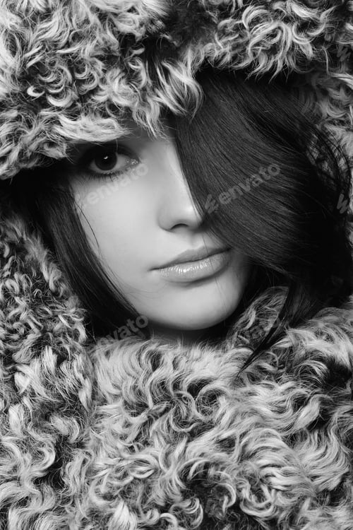 Preview: Beautiful Lips Wrapped In A Warm Fur