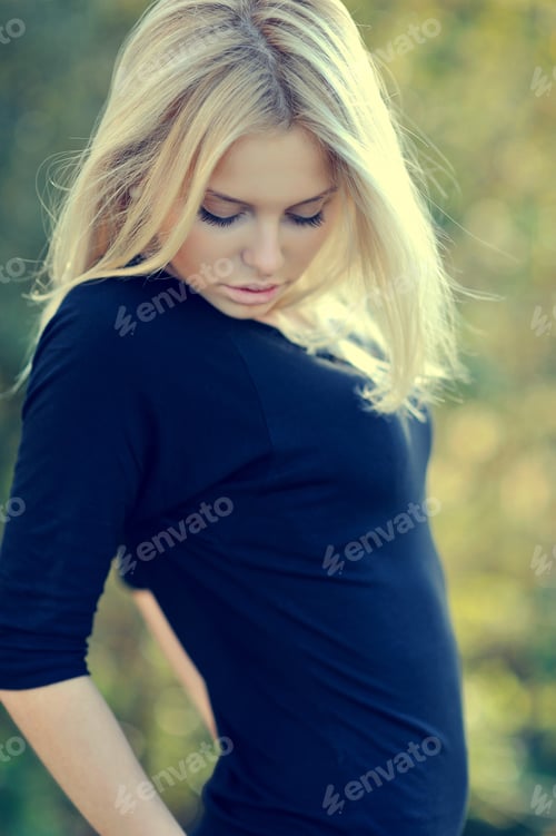 Preview: Portrait Of A Beautiful Blonde Close-Up