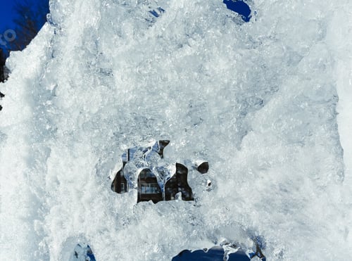 Preview: The Melting Of The Ice Figure Close-Up.