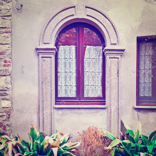 Preview: Window On The Facade Of Italian House Decorated With Flower, Instagram Effect