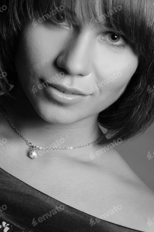Vista previa: Portrait Of A Young Girl With Decoration In The Lips